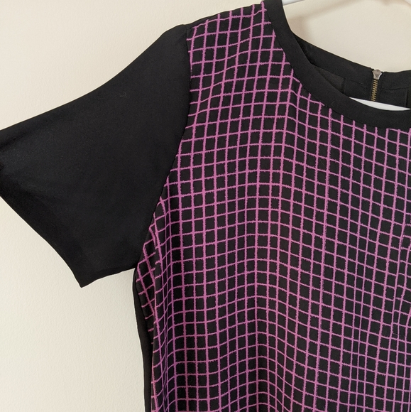 4/$20 Lightweight printed top petite medium - Picture 5 of 6